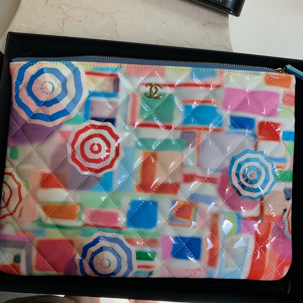 Chanel O Case Veau Verni Imprime